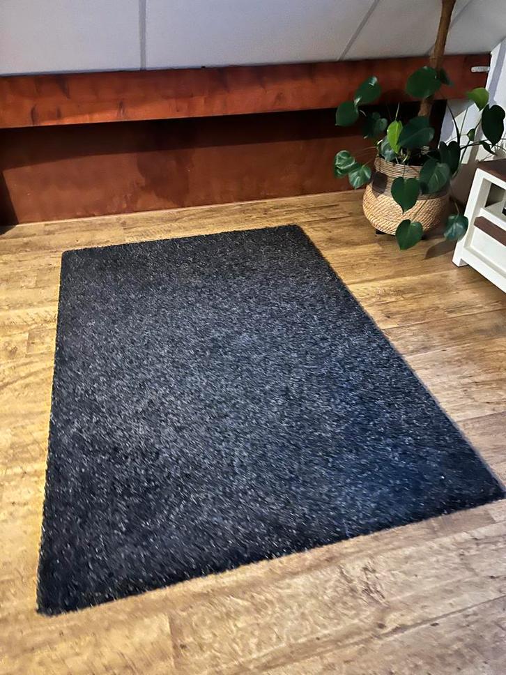 Mooi antraciet vloerkleed - ALHEDE IKEA, Huis en Inrichting, Stoffering | Tapijten en Kleden, Zo goed als nieuw, 100 tot 150 cm