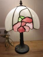 Tiffany tafellamp wit met roze bloem, Huis en Inrichting, Lampen | Tafellampen, Ophalen of Verzenden, Zo goed als nieuw, Tiffany