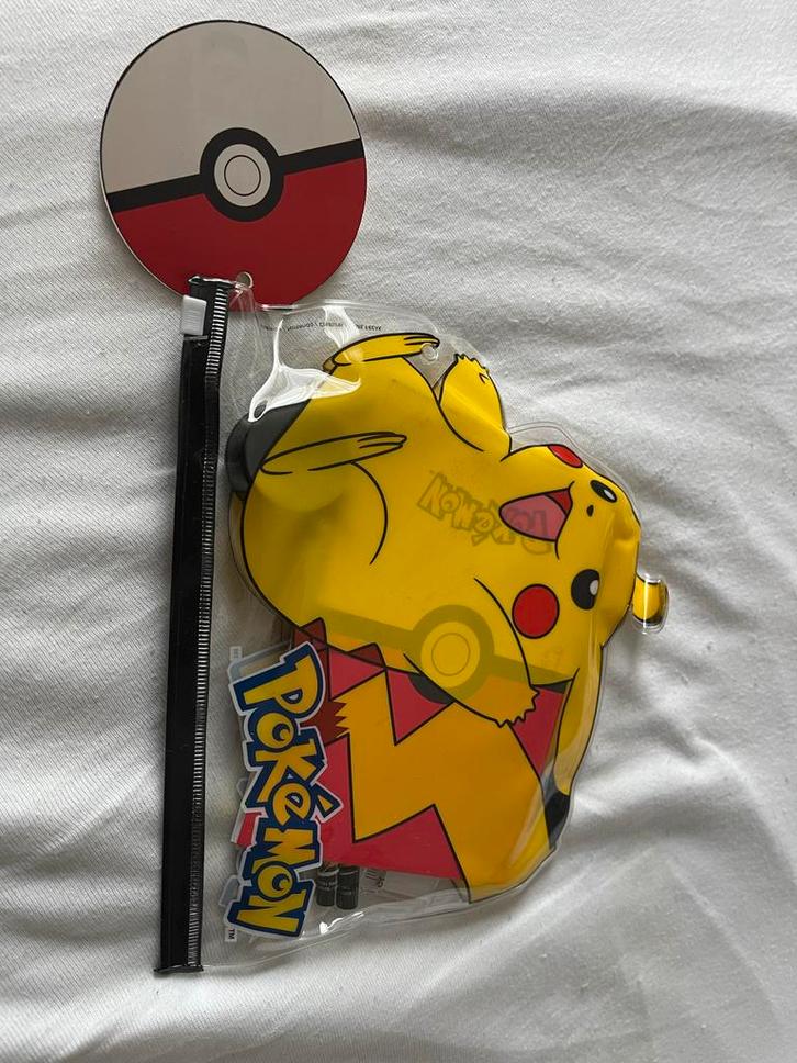 Nieuw Pokemon pikachu etui met inhoud, Diversen, Schoolbenodigdheden, Nieuw, Ophalen of Verzenden