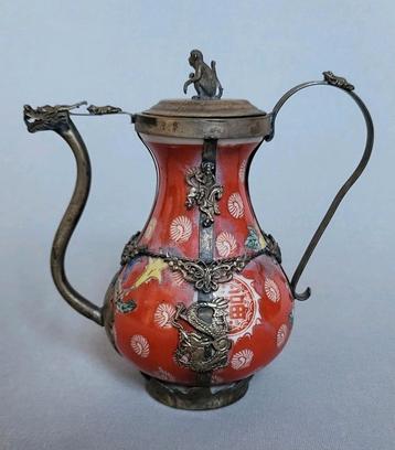 Oud Chinees miniatuur rood porselein theepotje H 12cm beschikbaar voor biedingen