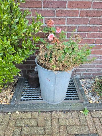 Zinken Emmer / Vuilnisemmer - Nuth beschikbaar voor biedingen