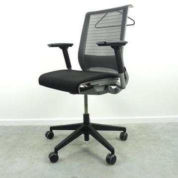 Steelcase Think bureaustoel met kleerhanger | Zwart | Grijs beschikbaar voor biedingen