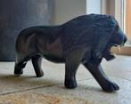 Afrikaans snijwerk houten neushoorn en leeuw, Ophalen of Verzenden