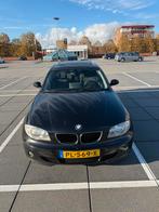 BMW 1-Serie 1.6 I 116 2004 Zwart, Auto's, BMW, 1596 cc, Zwart, 4 cilinders, 635 kg