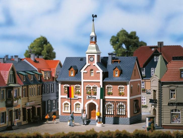Raadhuis VERO HO/TT ( Auhagen ) 12241 + GRATIS MODEL, Hobby en Vrije tijd, Modeltreinen | H0, Nieuw, Gelijkstroom of Wisselstroom