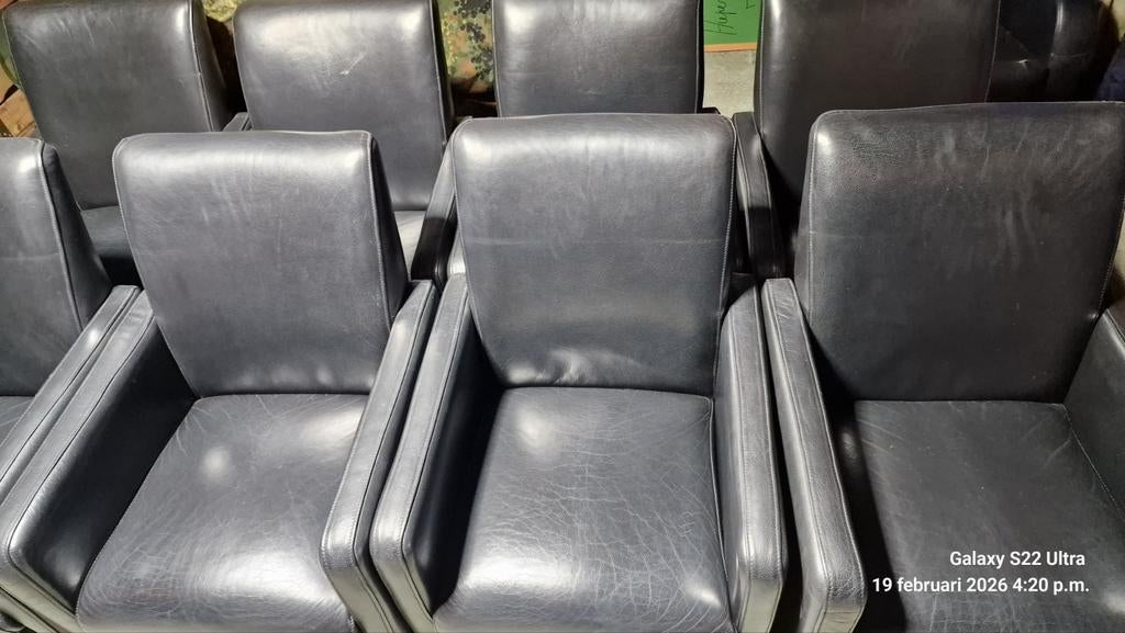 4 prachtige lederen stoelen met wieltjes, Ophalen, Zo goed als nieuw, Zwart