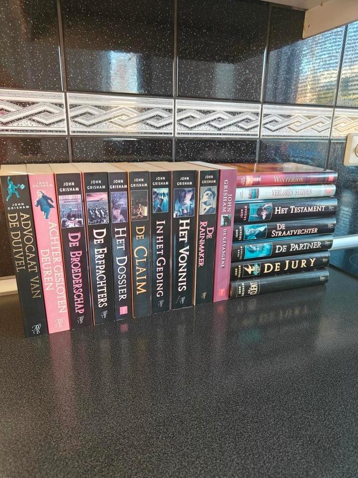 17 boeken van John Grisham, Boeken, Thrillers, Zo goed als nieuw, Amerika, Ophalen of Verzenden