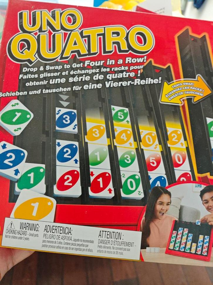 UNO Quatro - Mattel Games, Hobby en Vrije tijd, Gezelschapsspellen | Bordspellen, Zo goed als nieuw, Ophalen of Verzenden