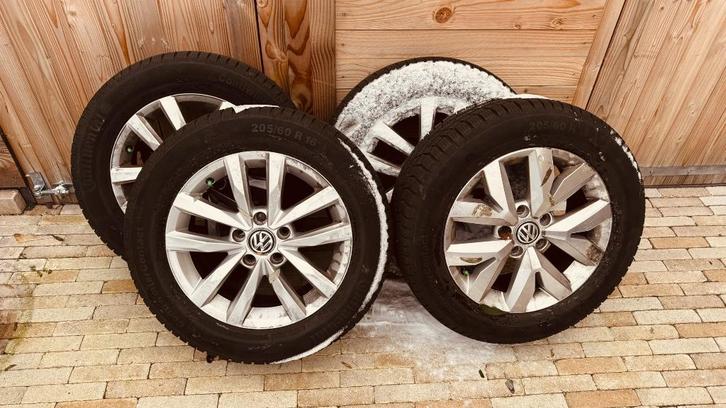 VW Touran 16” + Conti winterbanden 205/60R16 XL goede staat!, Auto-onderdelen, Banden en Velgen, Banden en Velgen, Winterbanden