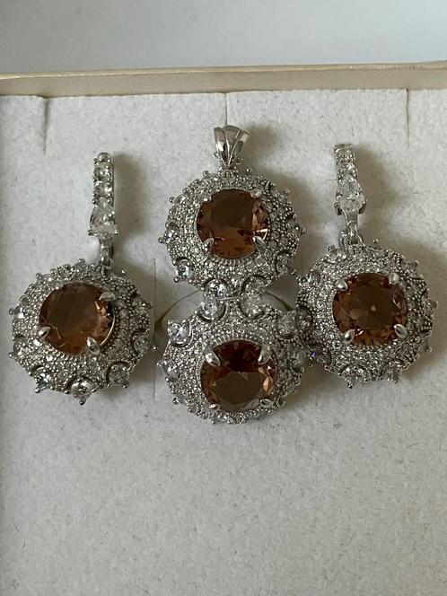 Prachtige zilveren setje met kleurveranderende zultanite, Sieraden, Tassen en Uiterlijk, Oorbellen, Nieuw, Knopjes of Stekers