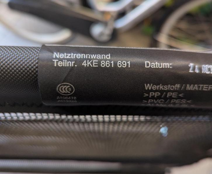 Audi bagage net e-tron 4KE 861 691, Auto-onderdelen, Interieur en Bekleding, Audi, Nieuw, Ophalen of Verzenden