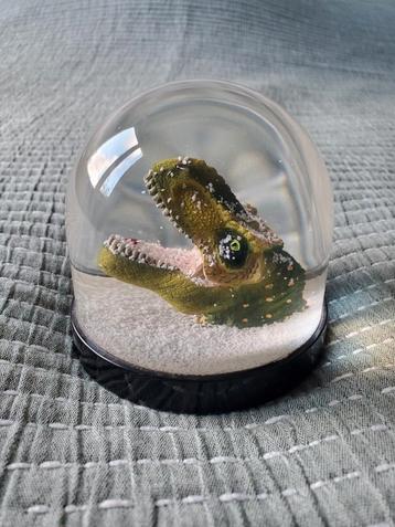 &klevering  sneeuwbol met dino  beschikbaar voor biedingen