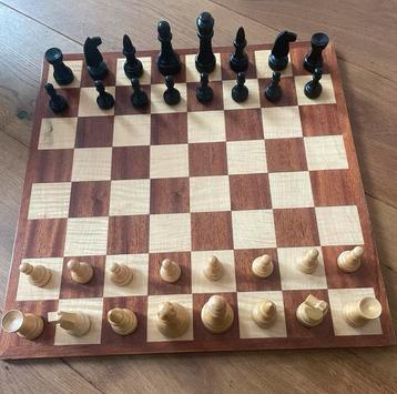 Bijzonder schaakspel. Schaken beschikbaar voor biedingen