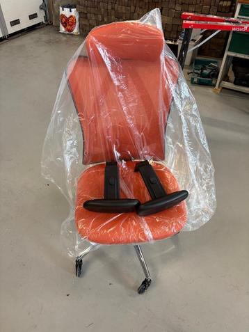 Ergonomische bureaustoel met gel wielen - zo goed als nieuw beschikbaar voor biedingen