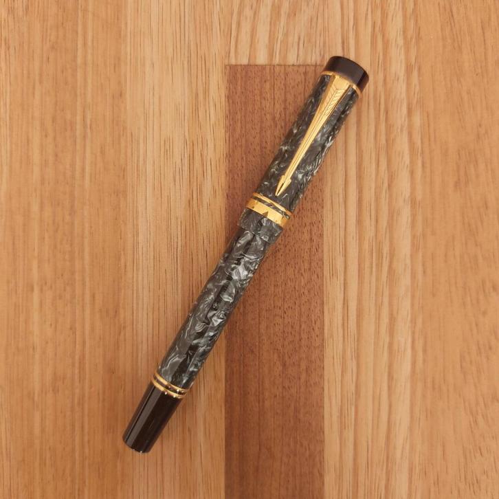 Parker Duofold International Green Marble vulpen, Verzamelen, Pennenverzamelingen, Zo goed als nieuw, Vulpen, Parker, Met doosje