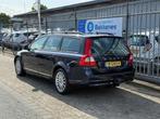Volvo V70 2.5T Momentum | Airco | Cruise | Leder | Trekhaak, Voorwielaandrijving, Zwart, Blauw, 2521 cc