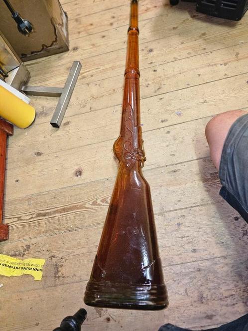 Unieke vintage glazen fles in de vorm van een musketgeweer, Sport en Fitness, Schietsport-accessoires, Zo goed als nieuw, Ophalen