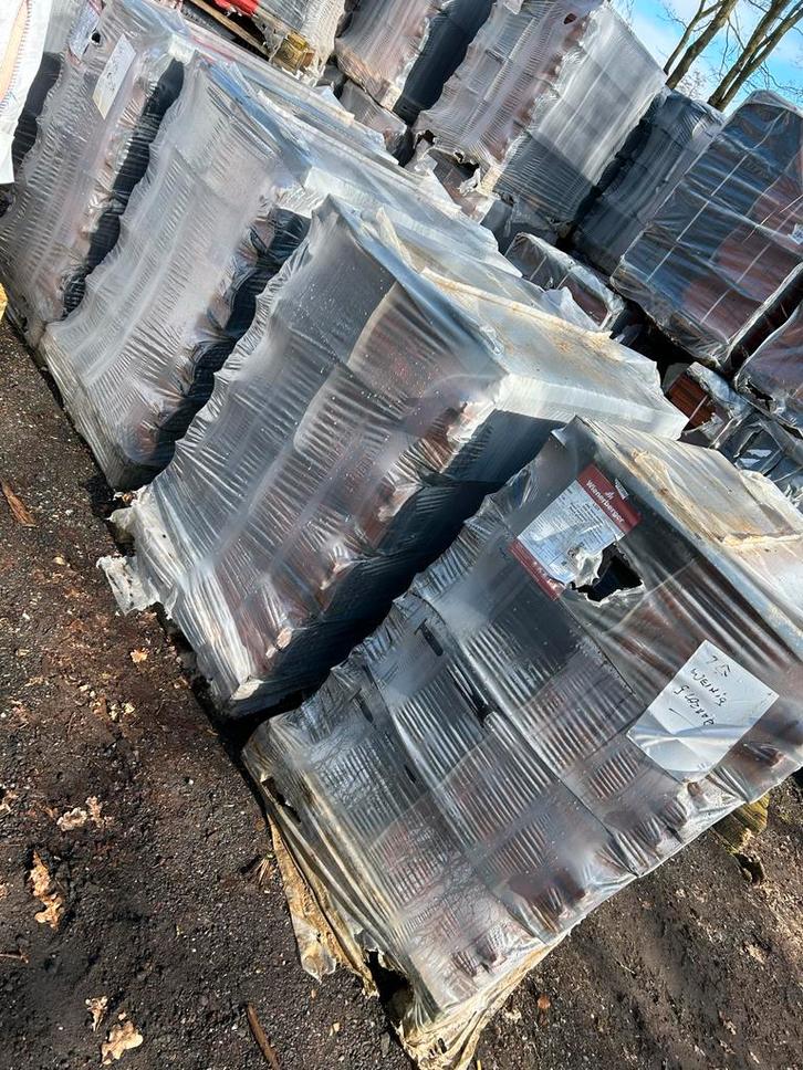 Zwart Geglazuurde VHV Vario Dakpannen (2e Keus) - 105m2, Doe-het-zelf en Verbouw, Dakpannen en Dakbedekking, Gebruikt, Dakpannen