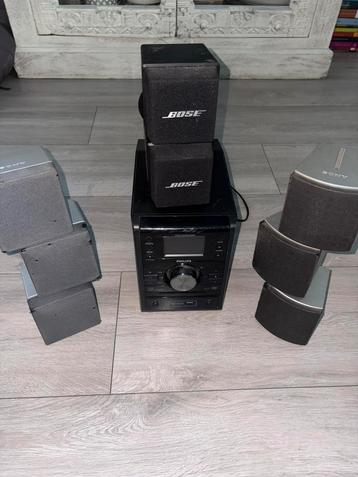 Stereo-installatie met verschillende speakers. beschikbaar voor biedingen