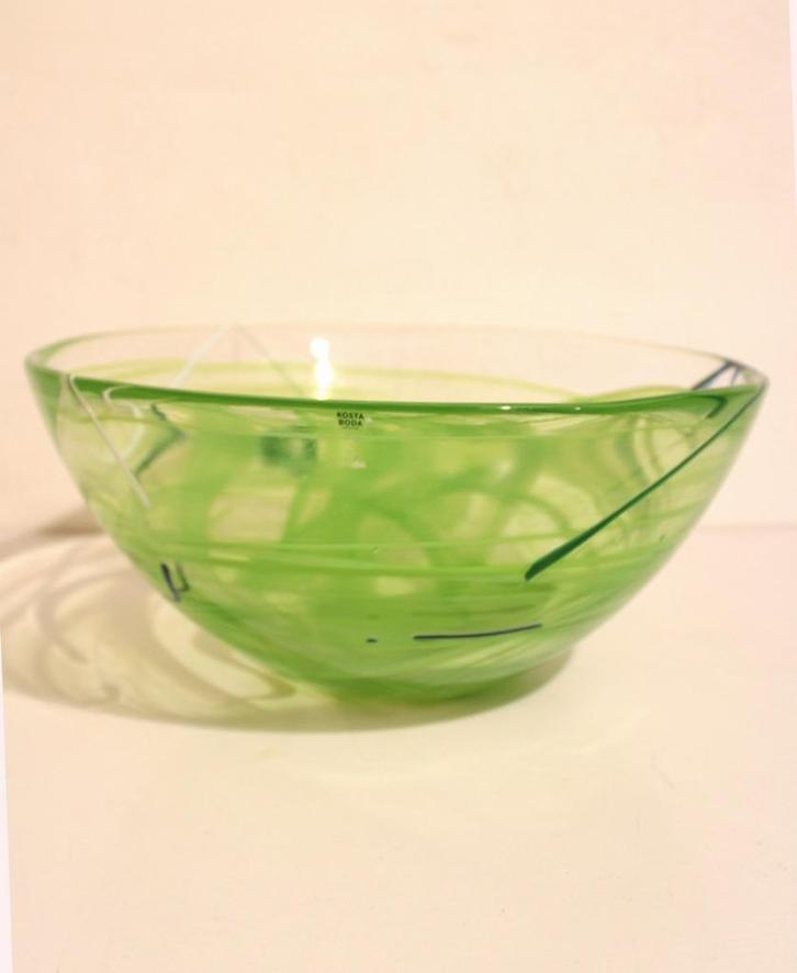 Kosta Boda grote schaal model contrast kleur lime groen, Huis en Inrichting, Woonaccessoires | Schalen en Manden, Gebruikt, Schaal