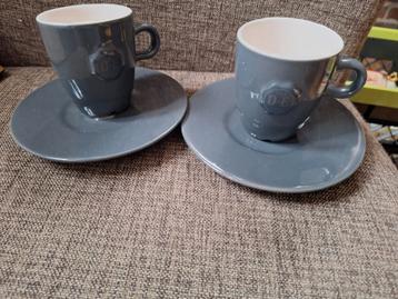 5 grijze DE kopjes met schotel beschikbaar voor biedingen