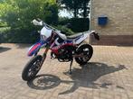 Schakelbrommer rieju mrt pro 50, Fietsen en Brommers, 6 versnellingen, Zo goed als nieuw, 50 cc, Ophalen
