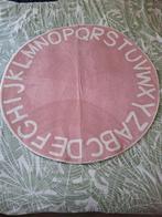 Vloerkleed roze alfabet diameter 120cm, Rond, Nieuw, Ophalen of Verzenden, Overige kleuren