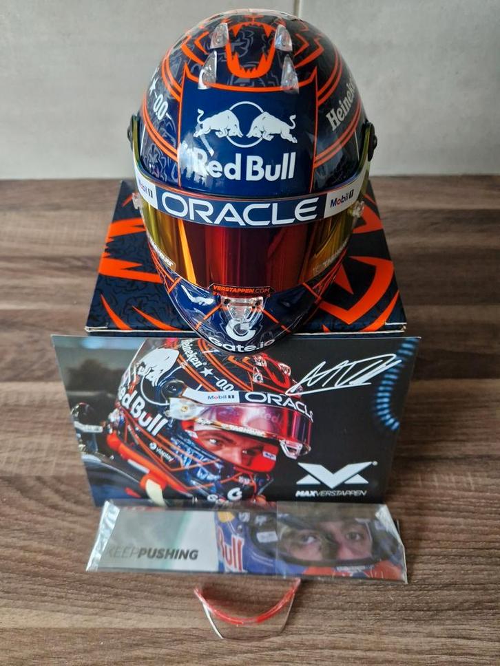 Max verstappen Orange lion helm 2025 schaal 1/2, Verzamelen, Automerken, Motoren en Formule 1, Nieuw, Formule 1, Verzenden