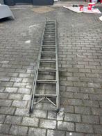 Twee x twaalf ijzeren gegalvaniseerd, Doe-het-zelf en Verbouw, Ladders en Trappen, Ophalen, Gebruikt, Ladder, Opvouwbaar of Inschuifbaar