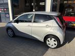 Toyota Aygo 1.0 VVT-i x-play 1E EIGENAAR/CAMERA/TELEFOON/CRU, Voorwielaandrijving, Euro 5, Gebruikt, 4 stoelen