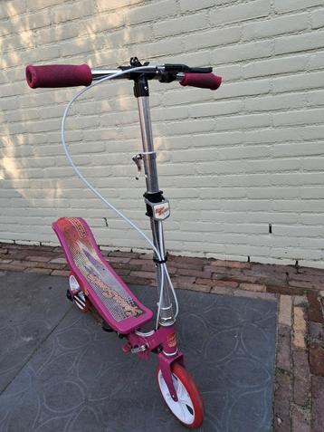 Space scooter roze beschikbaar voor biedingen