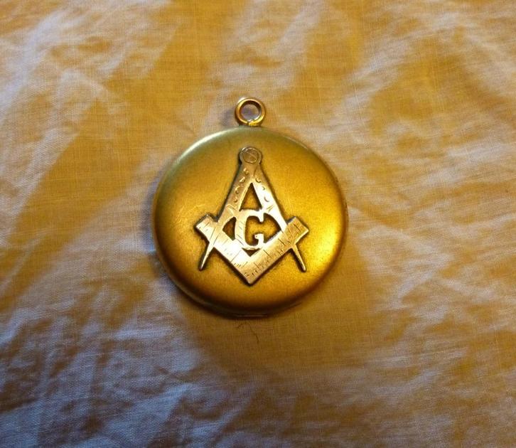 antiek medaillon met vrijmetselaarsteken van goud, Sieraden, Tassen en Uiterlijk, Antieke sieraden, Hanger, Goud, Verguld, Ophalen of Verzenden