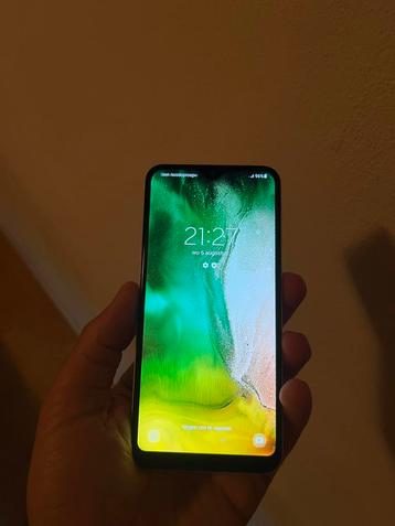 Samsung Galaxy A20e White beschikbaar voor biedingen
