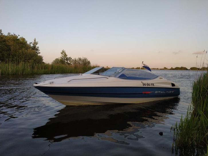 Bayliner Capri 1851 SS 3.0 met trailer, Watersport en Boten, Speedboten, Gebruikt, 3 tot 6 meter, Benzine, 120 tot 200 pk, Polyester