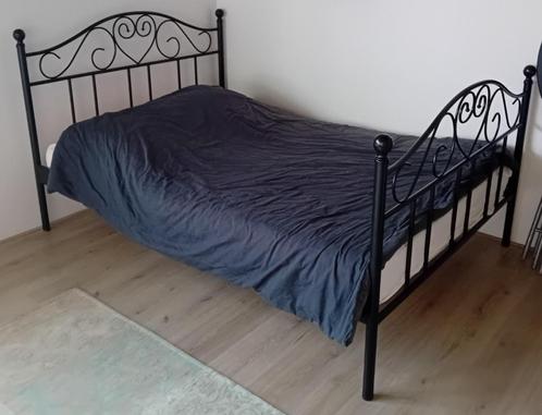 Bed, Huis en Inrichting, Slaapkamer | Bedden, Gebruikt, Twijfelaar, 140 cm, 200 cm, Metaal, Zwart, Ophalen