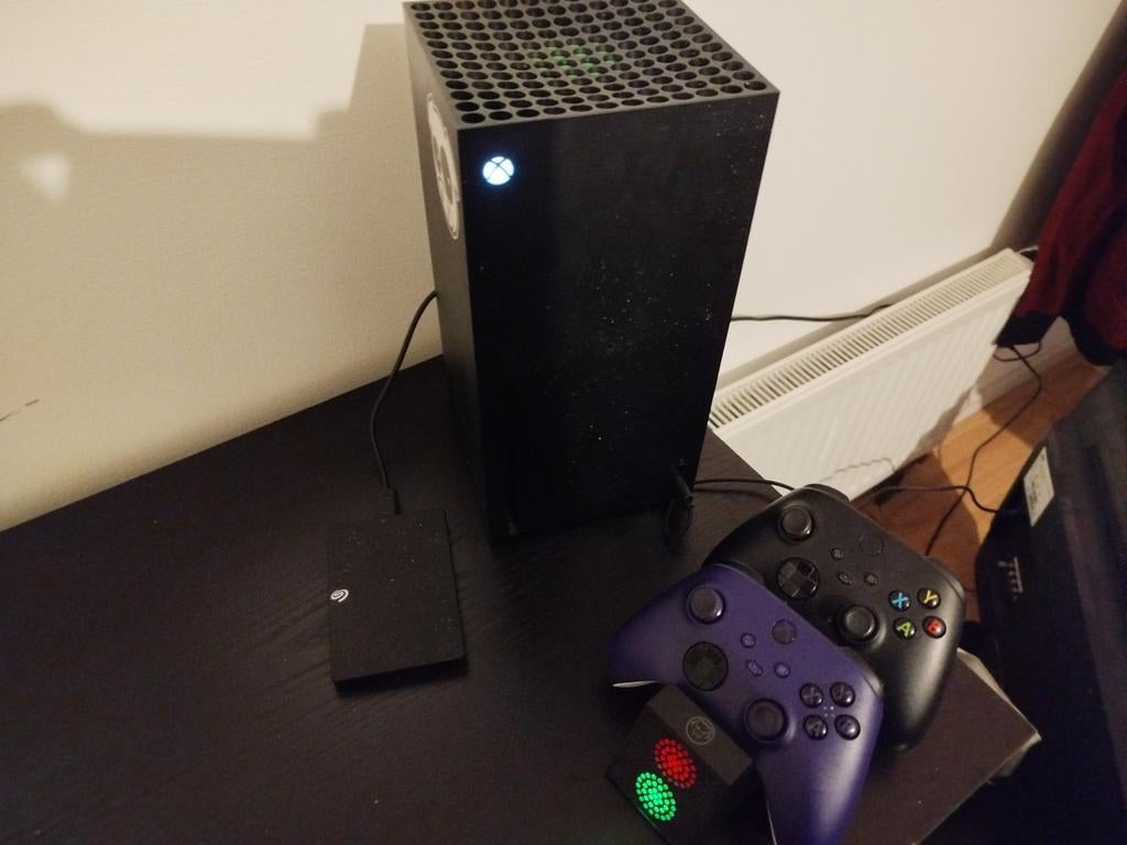 Xbox series X 1TB+ 2 controllers + disc Seagate 2TB + Games, Ophalen of Verzenden