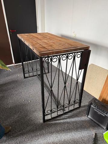 Unieke Hoge Tafel/Bar van Oud Hek beschikbaar voor biedingen