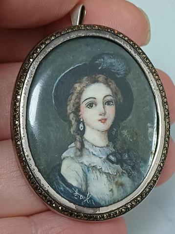 Antiek zilver gekeurd hanger broche portret gesigneerd  beschikbaar voor biedingen