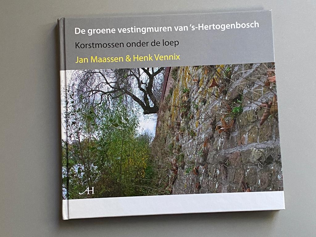 De Groene Vestingmuren Van 's-Hertogenbosch - Natuur, Boeken, Ophalen of Verzenden, Zo goed als nieuw, Natuur algemeen