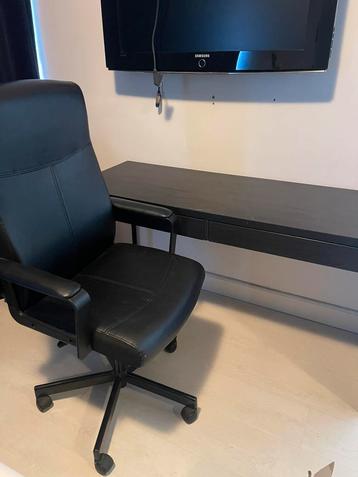 Bureau + bureaustoel gezamelijk te koop beschikbaar voor biedingen