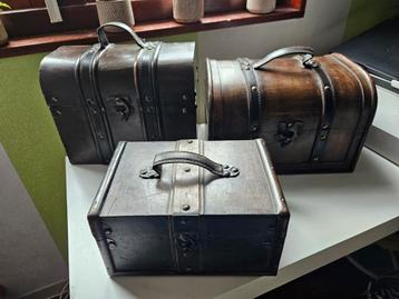 3 houten kistjes beschikbaar voor biedingen
