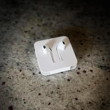 Apple EarPods - Nieuw in Verpakking beschikbaar voor biedingen