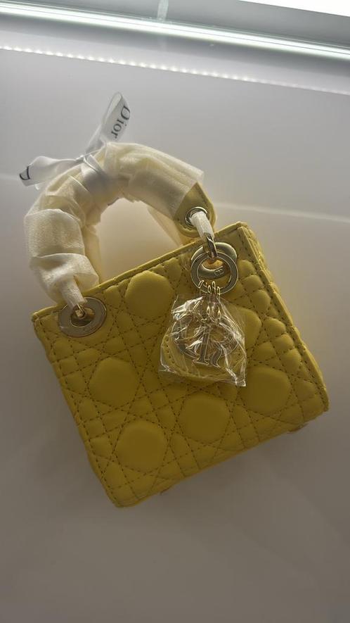 Designer tassen, Sieraden, Tassen en Uiterlijk, Broches, Zo goed als nieuw, Overige materialen, Goud, Ophalen