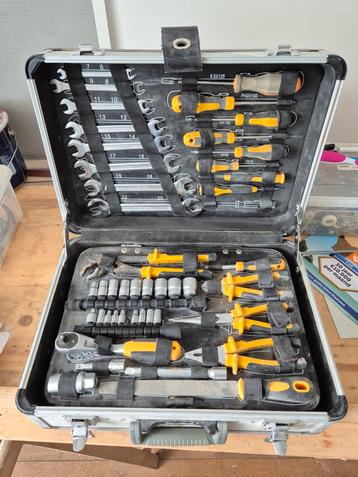 Gereedschapskoffer, zeer compleet handgereedschap. beschikbaar voor biedingen