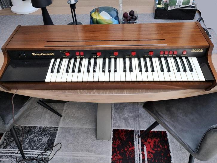 Solina strings Eminent. In absolute nieuwstaat. 100% in orde, Muziek en Instrumenten, Keyboards, Zo goed als nieuw, 49 toetsen