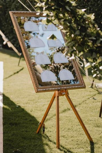 Bruiloftdecoratie en meubels beschikbaar voor biedingen