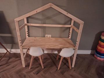 Huisbureau - kinderbureau beschikbaar voor biedingen