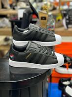 Adidas Superstar Zwart - Maat Onbekend, Ophalen of Verzenden, Zo goed als nieuw, Zwart, Sneakers of Gympen