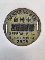 Japans voertuigen belastingplaatje Bandoeng., Ophalen of Verzenden, Overige soorten, Azië, Embleem of Badge