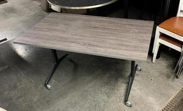 Opklaar verrijdbaar bureau 140x80 cm, met wielen beschikbaar voor biedingen